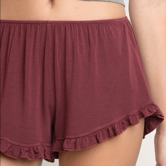 Brandy Melville Ruffled Shorts - Picture 1 of 5